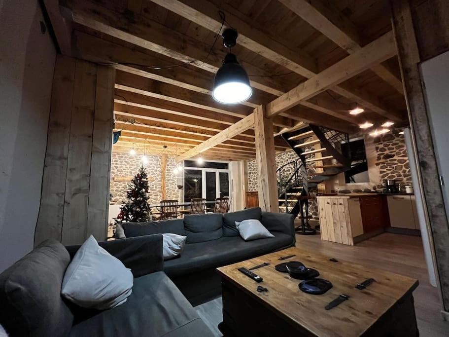 Villa La Grange De La Gratade à Rochefort-Montagne Extérieur photo