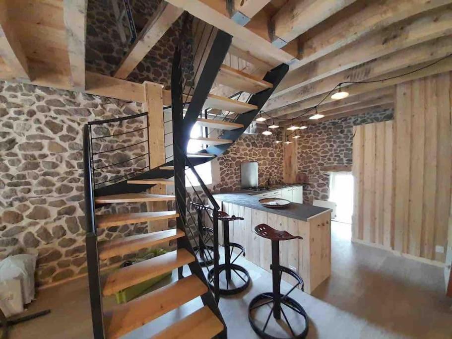 Villa La Grange De La Gratade à Rochefort-Montagne Extérieur photo