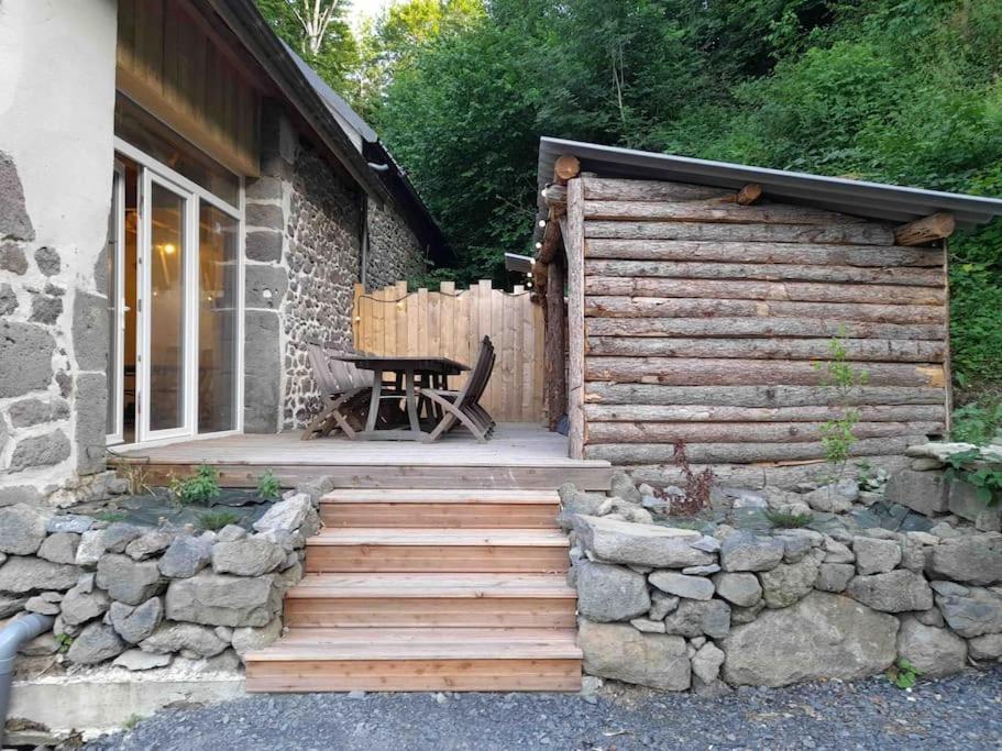 Villa La Grange De La Gratade à Rochefort-Montagne Extérieur photo