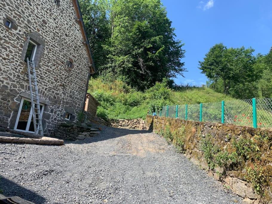 Villa La Grange De La Gratade à Rochefort-Montagne Extérieur photo